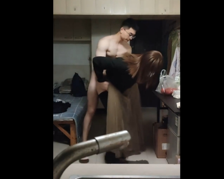 Clip sex Hồng Tỷ giả gái chơi trai đẹp cu to